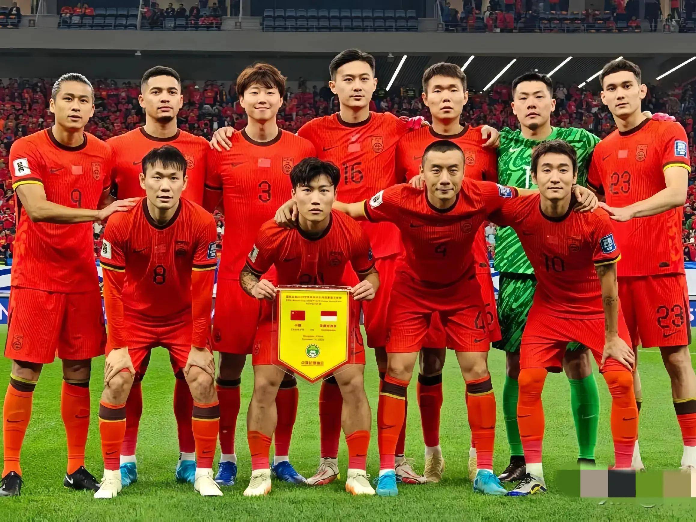 包含国内足球联赛首回合精彩比拼场面分秒精彩的词条