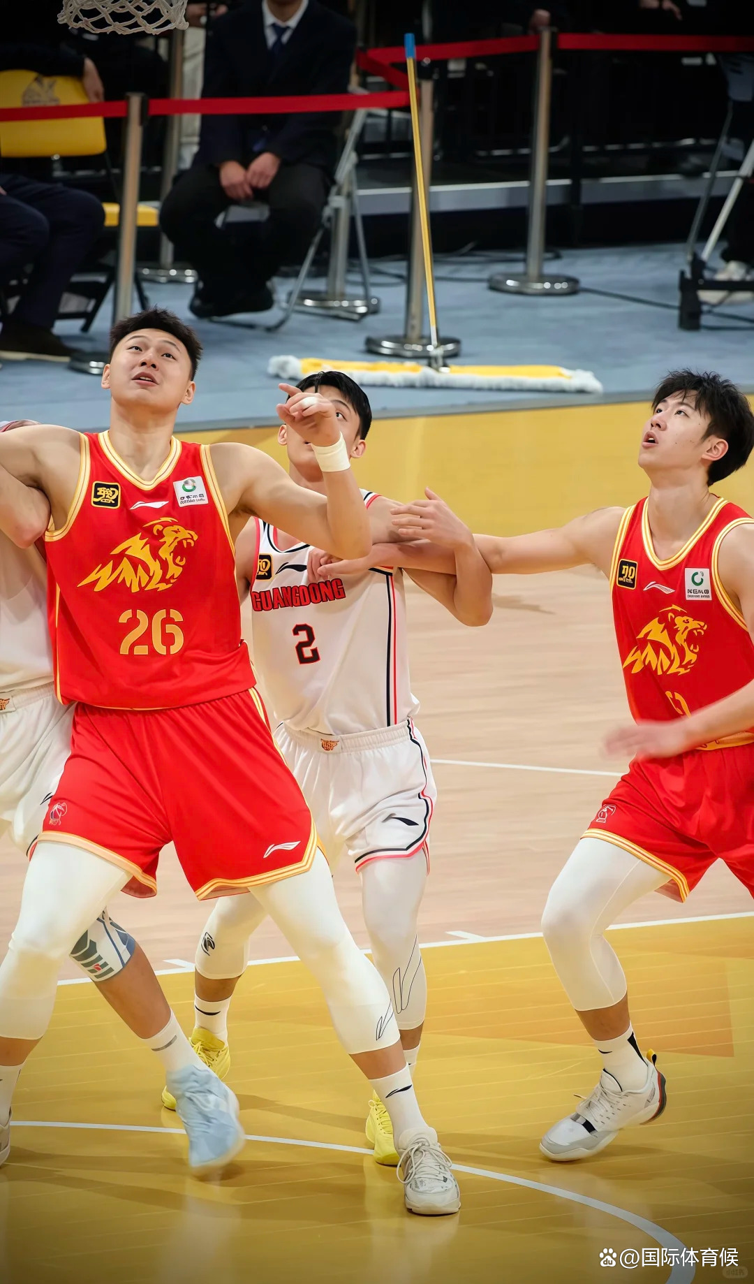 广东宏远队力争夺冠，壮志凌云再战球场的简单介绍