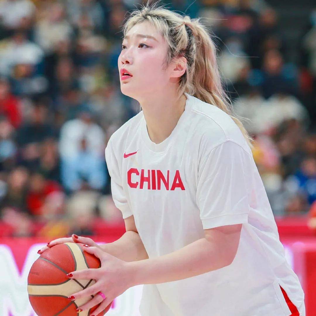关于女篮官宣！李梦无缘深圳亚洲杯，宫鲁鸣：长期脱队训练，的信息