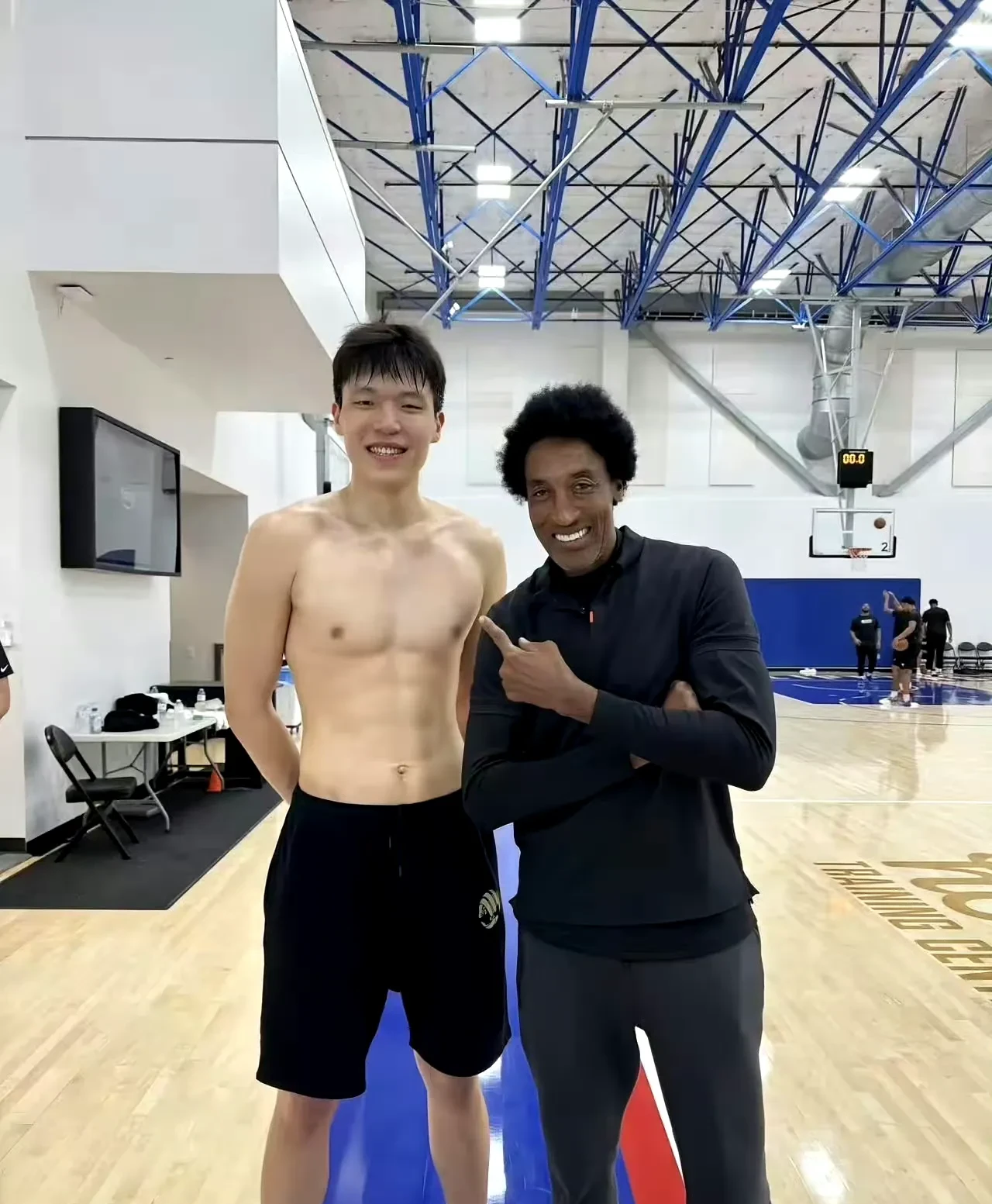 中欧体育-关于杨瀚森首秀兑现下饭承诺三分护筐妙传一个都没少的信息